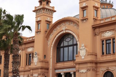 Bari, İtalya - 16 Nisan 2025: Margaret Tiyatrosu (Teatro Margherita) Bari, Apulia Bölgesi 'nin merkezinde. Mimari ve simgeler. Dış bina, detaylar. Eski tiyatro, şimdi müze.
