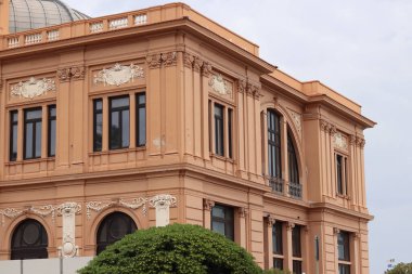 Bari, İtalya - 16 Nisan 2025: Margaret Tiyatrosu (Teatro Margherita) Bari, Apulia Bölgesi 'nin merkezinde. Mimari ve simgeler. Dış bina, detaylar. Eski tiyatro, şimdi müze.