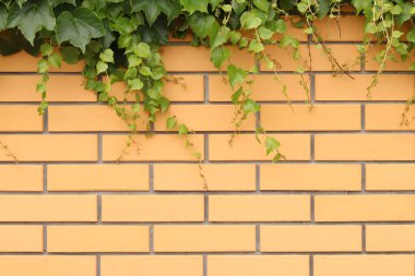 Tuğla duvar dokusu, arka plan. Dış tasarım için turuncu duvar arka planı. İnşaat konsepti, açık bina, garaj ya da ev. Klasik dama tahtası desenli ve görünür eklemli duvar