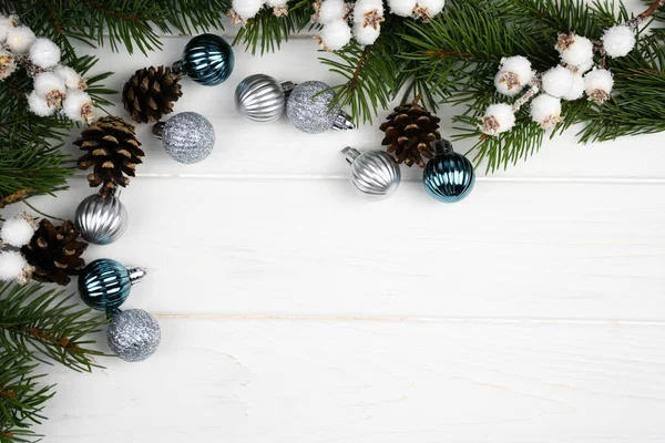 Χριστούγεννα Και Πρωτοχρονιά Φόντο Κλαδιά Ενός Χριστουγεννιάτικου Δέντρου Και Χριστουγεννιάτικα — Φωτογραφία Αρχείου