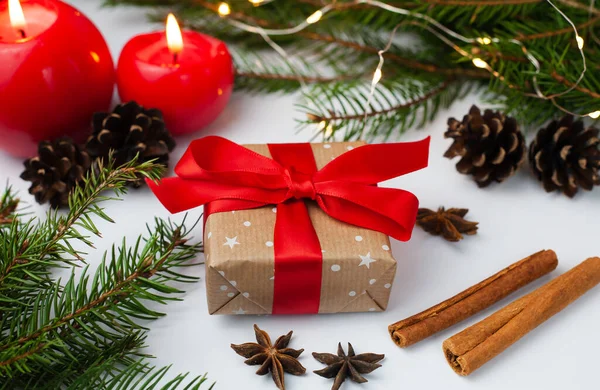 Cadeau Noël Décor Noël Sur Fond Blanc Gros Plan — Photo