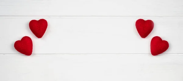 Красные Сердца Белом Деревянном Фоне Концепция Дню Святого Валентина Баннер — стоковое фото