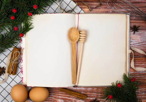 Χριστουγεννιάτικο Ψήσιμο Vintage Βιβλίο Συνταγών Και Χριστουγεννιάτικη Διακόσμηση Στο Ξύλινο — Φωτογραφία Αρχείου