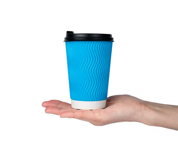 Kaffe Att Med Kvinnas Hand Med Blå Pappersmugg Isolerad Vit — Stockfoto