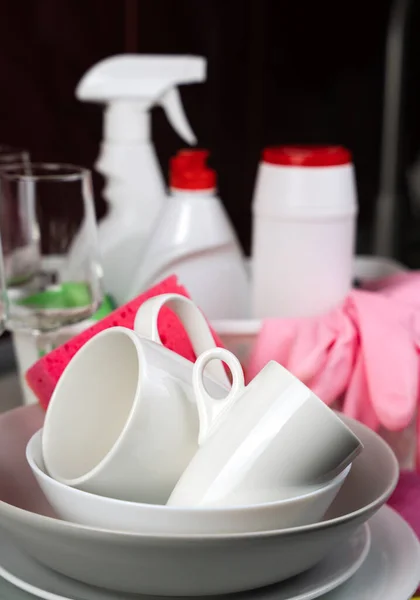 Limpia Los Platos Fondo Detergentes Sobre Mesa Cocina Primer Plano — Foto de Stock