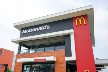 McDonald 's Corporation bir Amerikan fast food zinciri restoranıdır. Bayilik şirketi hamburger, tavuk, sandviç, patates kızartması, meşrubat satıyor. Mcd.