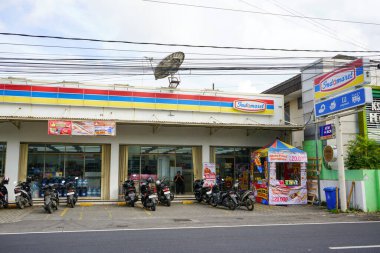 PT Indomarco Prismatama veya Indomaret (Endonezya Piyasa Perakendecisi), bir perakende mağaza zinciri. Pati, Merkez Java, Endonezya. 