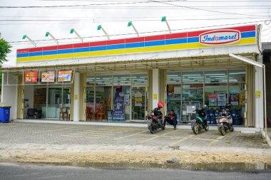 PT Indomarco Prismatama veya Indomaret (Endonezya Piyasa Perakendecisi), bir perakende mağaza zinciri. Pati, Merkez Java, Endonezya. 