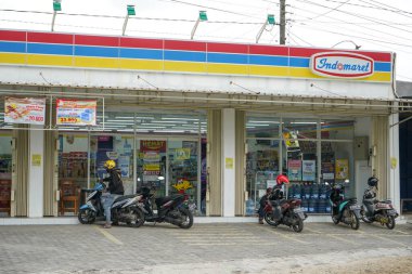 PT Indomarco Prismatama veya Indomaret (Endonezya Piyasa Perakendecisi), bir perakende mağaza zinciri. Pati, Merkez Java, Endonezya. 