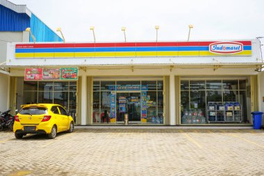 PT Indomarco Prismatama veya Indomaret (Endonezya Piyasa Perakendecisi), bir perakende mağaza zinciri. Pati, Merkez Java, Endonezya. 