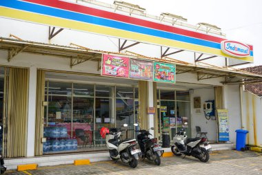 PT Indomarco Prismatama veya Indomaret (Endonezya Piyasa Perakendecisi), bir perakende mağaza zinciri. Pati, Merkez Java, Endonezya. 