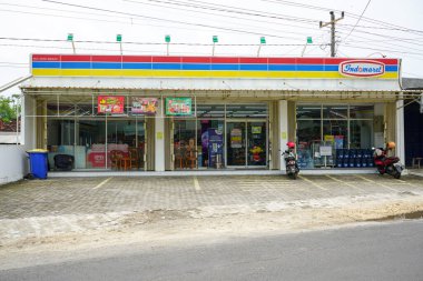 PT Indomarco Prismatama veya Indomaret (Endonezya Piyasa Perakendecisi), bir perakende mağaza zinciri. Pati, Merkez Java, Endonezya. 