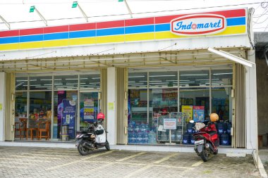 PT Indomarco Prismatama veya Indomaret (Endonezya Piyasa Perakendecisi), bir perakende mağaza zinciri. Pati, Merkez Java, Endonezya. 