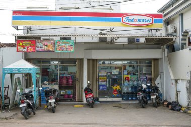 PT Indomarco Prismatama veya Indomaret (Endonezya Piyasa Perakendecisi), bir perakende mağaza zinciri. Pati, Merkez Java, Endonezya. 