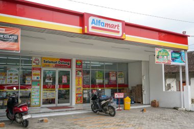 PT Sumber Alfaria Trijaya Tbk veya Alfamart, Endonezya ve Filipinler 'e yayılmış bir Endonezya market zinciri. Pati, Merkez Java, Endonezya. 