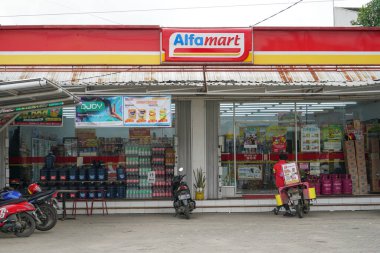 PT Sumber Alfaria Trijaya Tbk veya Alfamart, Endonezya ve Filipinler 'e yayılmış bir Endonezya market zinciri. Pati, Merkez Java, Endonezya. 