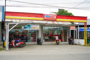 PT Sumber Alfaria Trijaya Tbk veya Alfamart, Endonezya ve Filipinler 'e yayılmış bir Endonezya market zinciri. Pati, Merkez Java, Endonezya. 
