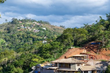 Petropolis, RJ, Brazil. Dec 14, 2022. View of the mountains of Petropolis, Rio de Janeiro from a neighborhood in Itaipava, highlighting the housing developments encroaching on the Atlantic Forest of Brazil