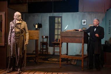 San Francisco, CA, ABD. 8 Aralık 2024. Dickens Fair Play, Cow Place, Daly City 'de. Festival her yıl Noel 'de yapılıyor.