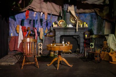 San Francisco, CA, ABD. 8 Aralık 2024. Dickens Panayırı 'nda sahne, Cow Place, Daly City. Festival her yıl Noel 'de yapılıyor.