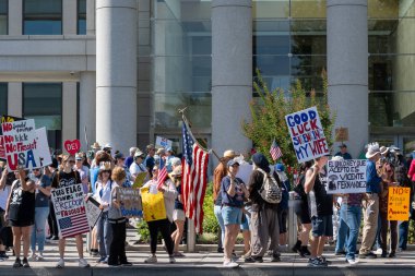 Woodland, California, ABD. 14 Haziran 2025. Küçük kırsal Woodland kasabasında hiçbir kral protestoya katılmadı.  