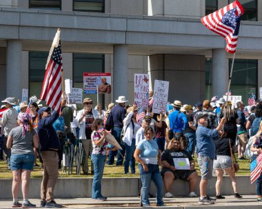 Woodland, California, ABD. 14 Haziran 2025. Küçük kırsal Woodland kasabasında protestocu kral yok, CA  