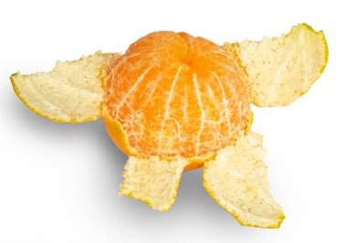 Turuncu, soyulmuş, yemeye hazır. Beyaz arkaplanda izole edilmiş (kırpma yolu ile))