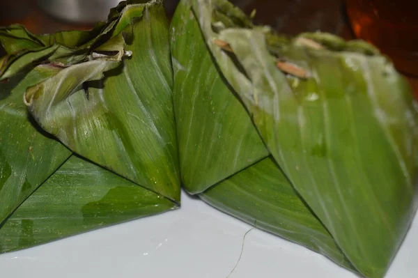 Selektivní Zaměření Tapajské Jídlo Fermentované Lepkové Rýže Zabalené Banánových Listech — Stock fotografie