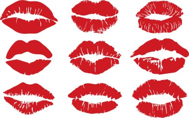 Kadın dudakları, öpücük izleri. Beyaz arka planda kusursuz kırmızı ruj izi var. Kumaş baskı tasarımı, kozmetik endüstrisi pazarlama posteri ya da broşür fikri. Yüksek kaliteli görüntüler. Sevgililer günü aşkı.