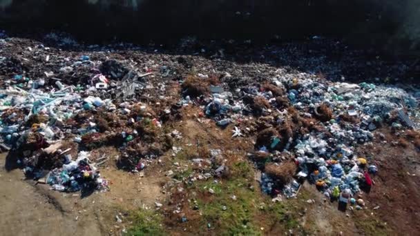 Luftaufnahme Einer Riesigen Städtischen Müllhalde Bei Sonnenuntergang Deponiedeponie Umweltverschmutzung Drohnenschuss — Stockvideo