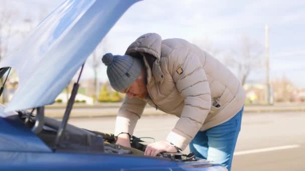 Professional Technician Meticulously Inspects Damaged Motor Broken Car Determined Find — 图库视频影像