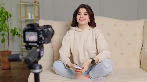 Girl Sitting Sofa Her Living Room Having Conversation Distance Call — Αρχείο Βίντεο