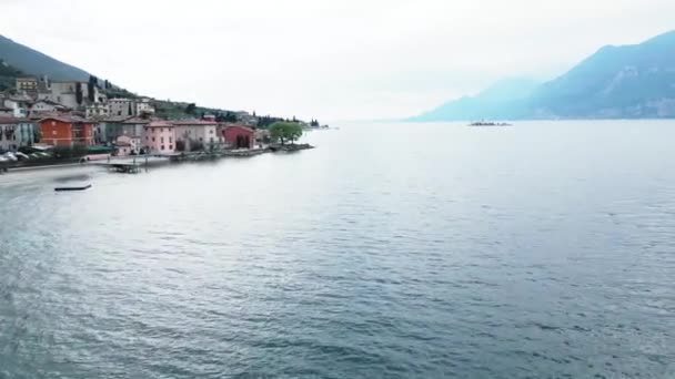 Yüksek Bir Yerden Garda Gölü Nün Nefes Kesici Havadan Çekimleri — Stok video
