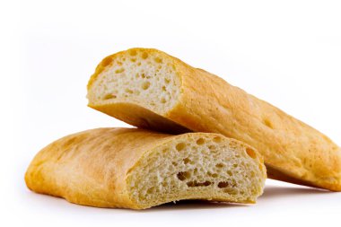 İtalyan ciabatta ekmeği beyaz arkaplanda izole