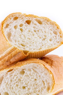 Beyaz arkaplanda izole edilmiş İtalyan ekmeği ekmeği.