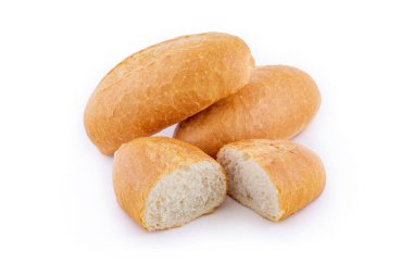 Beyaz arka planda izole edilmiş Fransız ekmeği. Taze ve gevrek.