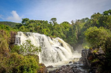 Gelin duvağı Pocos de Caldas, Minas Gerais, Brezilya 'da düştü