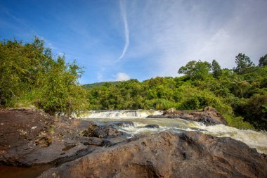 Gelin duvağı Pocos de Caldas, Minas Gerais, Brezilya 'da düştü
