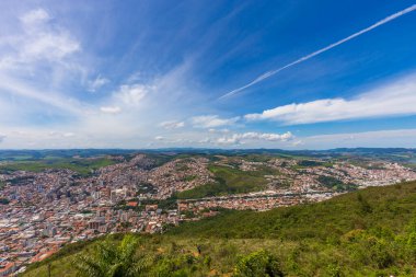 Gelin duvağı Pocos de Caldas, Minas Gerais, Brezilya 'da düştü