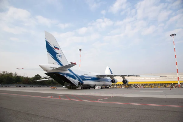 Malpensa Airport Italy September 2021 Huge Antonov 124 100 Loading — Stockfoto