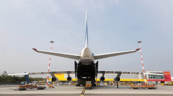 Malpensa Airport Italy September 2021 Huge Antonov 124 100 Loading — Φωτογραφία Αρχείου