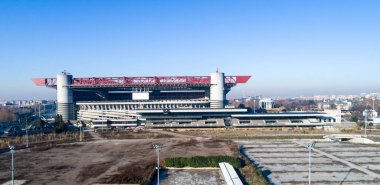 Milan'ın futbol arena, San Siro Stadyumu'nun havadan uçak fotoğrafı