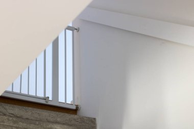 Evde çocuk güvenliği kapısı; çocukluk kavramları