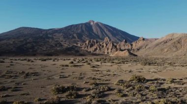 Açık bir yaz gününde yüksek kalite 4K hava görüntüsü