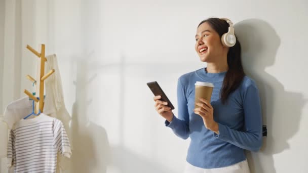 Enjoying Music Asian Women Dancing Headphones — Stock Video