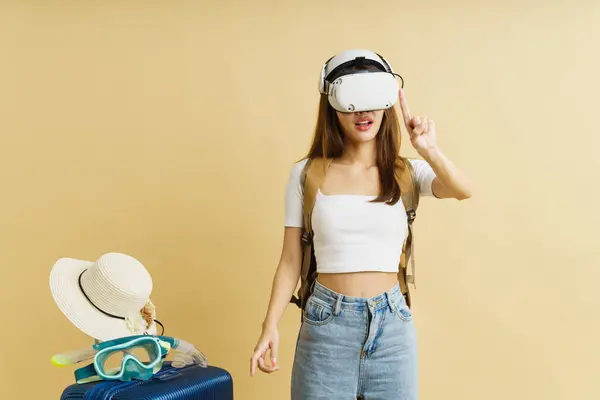 Koncept Virtuální Cestování Metaverzní Technologií Dívka Nosí Brýle Sluchátka Být — Stock fotografie