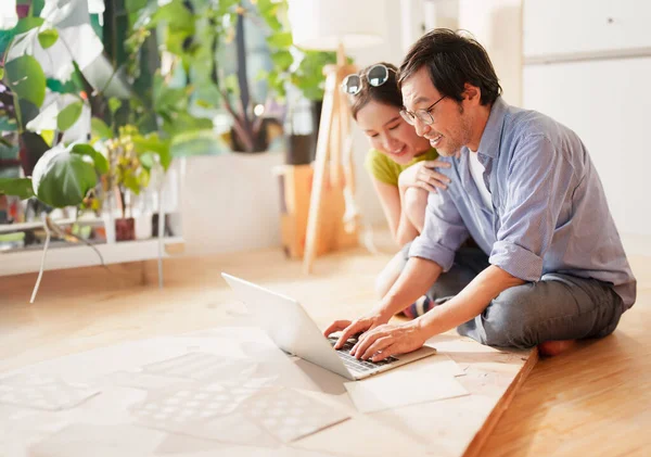 Modern Lifestyle Smiling Asian Man Woman Working Home — Stock Photo, Image
