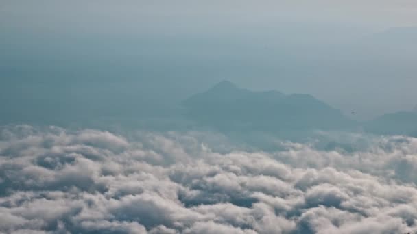 Desfasamento Tempo Vista Montanha Acima Das Nuvens Contra Fundo Island — Vídeo de Stock