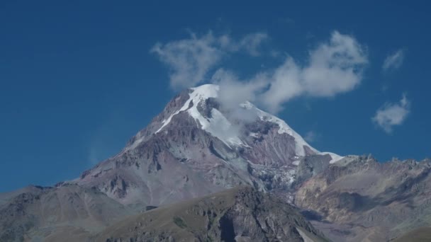 Szczyt Góry Bliska Szczyt Góry Kazbek Gruzja Jesień Wrzesień Szczyt — Wideo stockowe