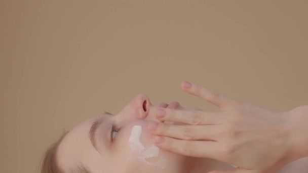 Happy Attractive Young Woman Applying Moisturizer Side View Young Lady — Wideo stockowe